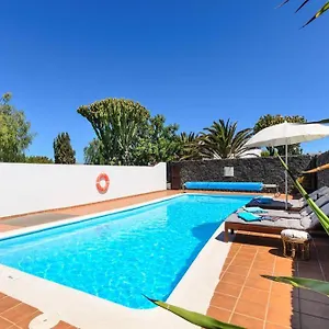 villa-casa-gasparini-tahiche.in-canary-islands.com/